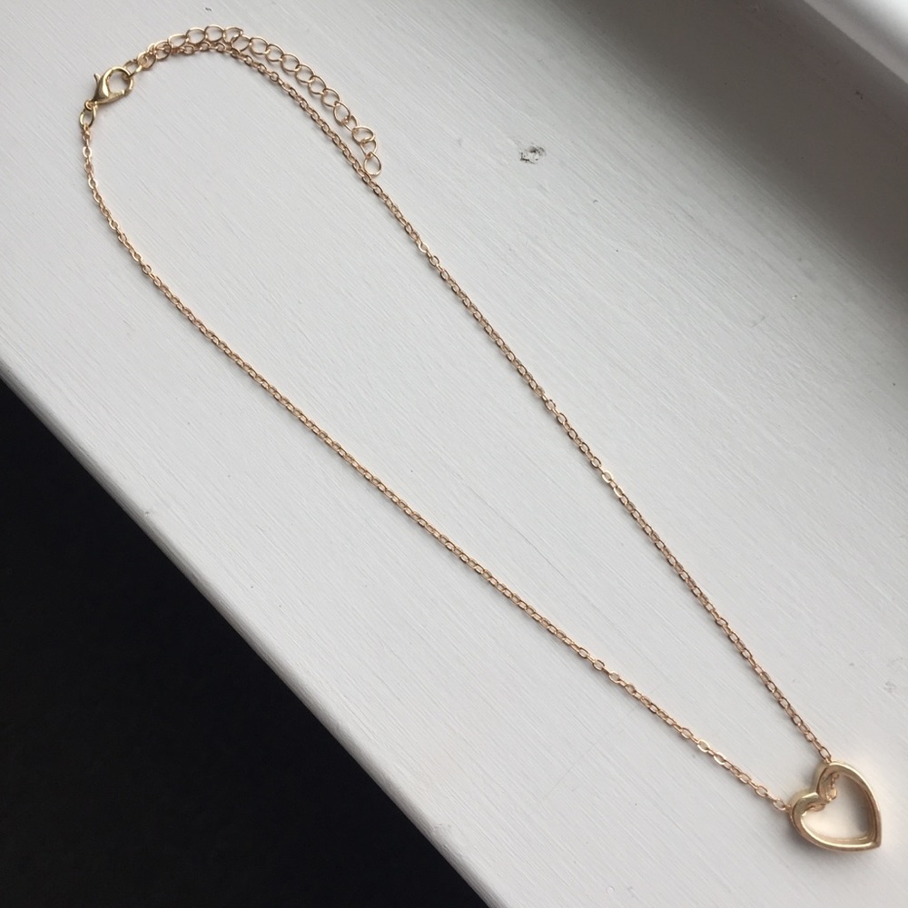 ⚜️[𝟯/$𝟭𝟴]⚜️Gold Heart Delicate Charm Choker NEW - Picture 6 of 12